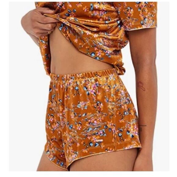 SAVAGE X FENTY
Womens Psychedelic Velvet Sleep Short and top size xs - Picture 8 of 9